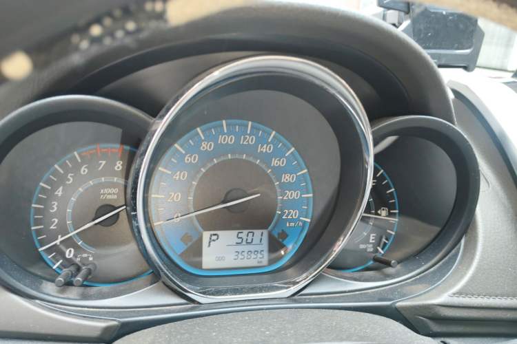 Used Toyota YARiS L Zhi Xuan 2015 1.5E Automatic Charm Edition
