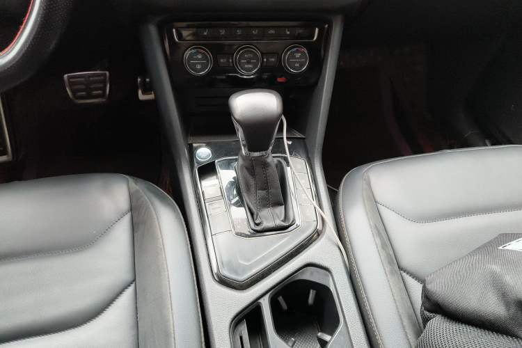 Used Volkswagen Tiguan L 2021 330TSI Automatic Two-Wheel Drive R-Line Enhanced Edition Gear Lever