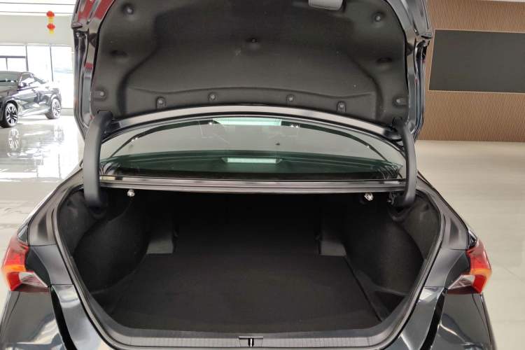 Used Toyota Avalon 2023 Dual-Engine 2.5L Luxury Edition
