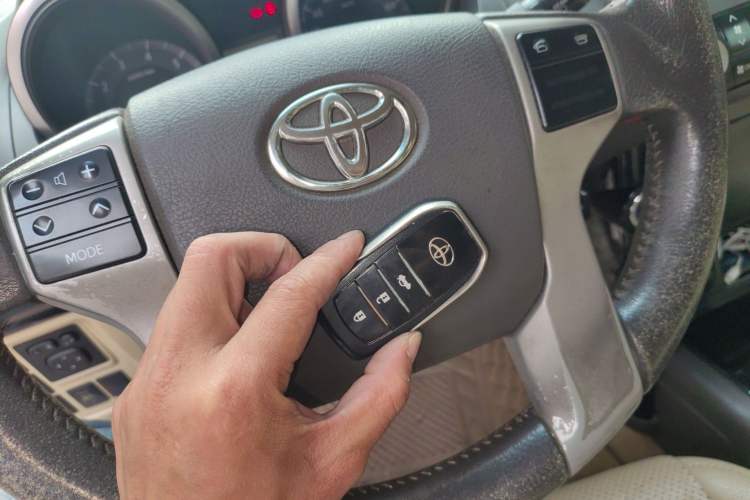 Used Toyota Prado 2015 2.7L TXL Middle East Version Vehicle Key