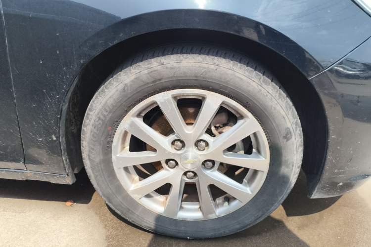 Used Chevrolet Malibu 2014 2.0L Automatic Luxury Edition Right Front Wheel Hub