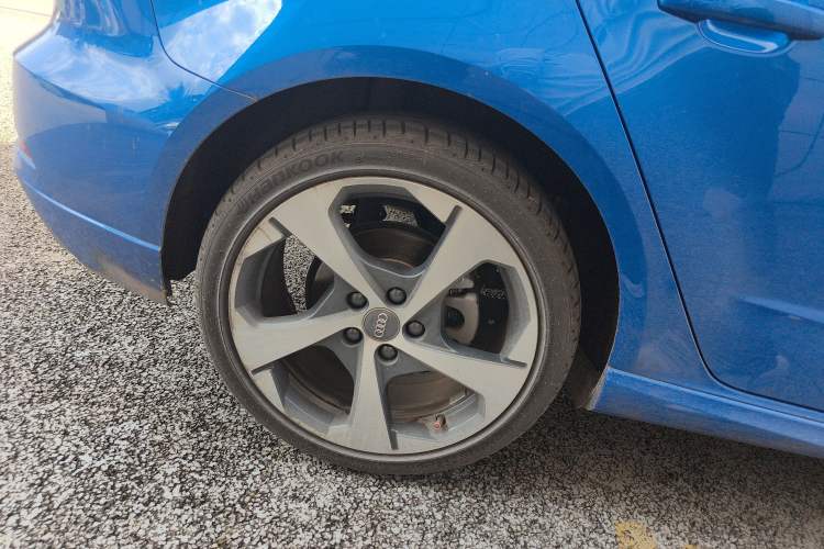 Used Audi A3 2020 Sportback 35 TFSI Sporty Model China VI Right Rear Wheel Hub