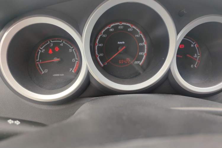 Used CHANGAN CX20 2014 1.4L Manual Sunroof Navigation Version – China IV Standard