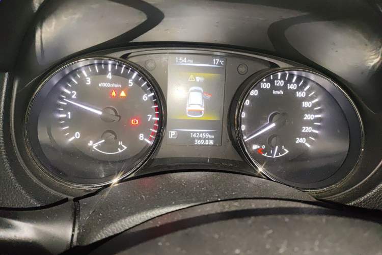 Used Nissan Qashqai 2016 2.0L CVT Elite Edition Odometer Close Up