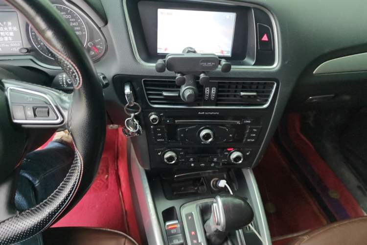 Used Audi Q5 2015 40 TFSI Technology Edition Audio And AC Panel