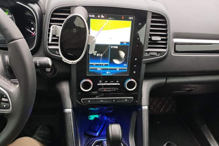 Used Renault Koleos 2017 2.5L Four-Wheel Drive Ultimate Edition Audio And AC Panel