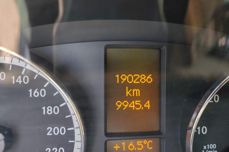 Used Mercedes-Benz Viano 2010 2.5L Luxury Edition
