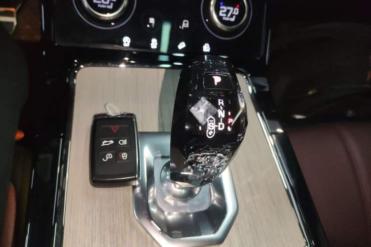 Used Land Rover Range Rover Evoque 2021 Range Rover Velar 249 PS R-Dynamic S Performance Edition
