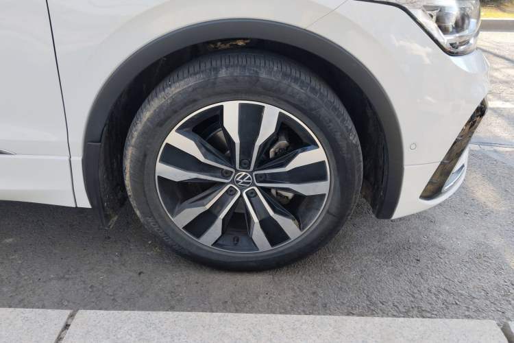 Used Volkswagen Tiguan L 2024 330TSI Automatic Two-Wheel Drive R-Line Enhanced Edition