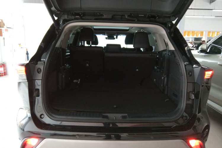 Used Toyota Highlander 2024 2.5L Smart Electric Hybrid Dual-Engine Four-Wheel Drive Prestige Version – 7 Seats