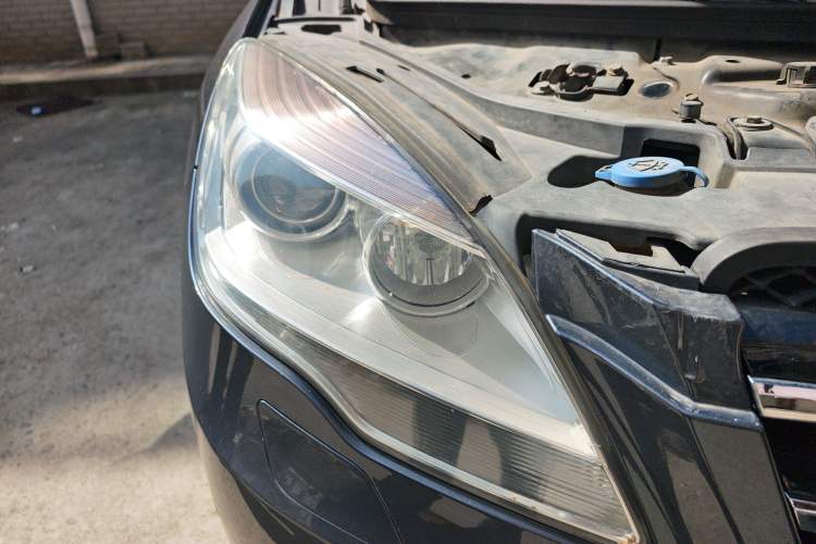 Used Mercedes-Benz R-Class 2014 R 320 4MATIC Luxury Model Right Front Headlight
