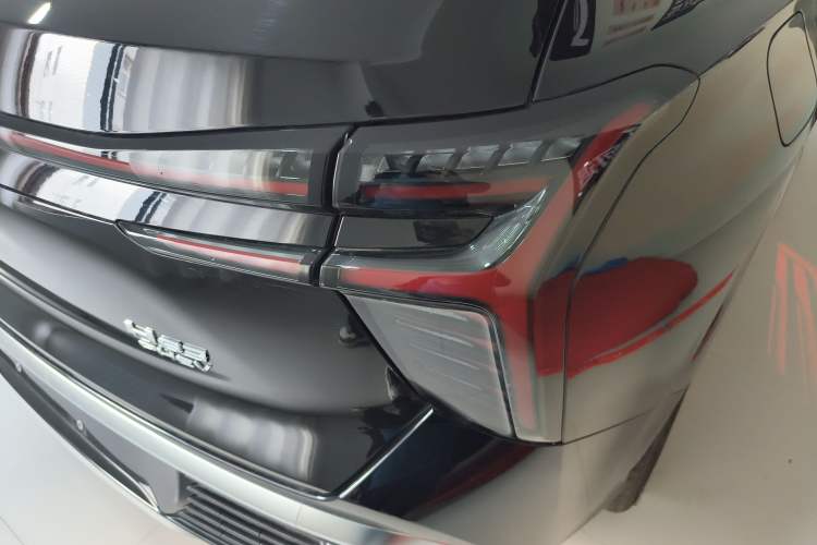 Used Hongqi HS3 PHEV 2025 Model PHEV 117km Jingwei PLUS Edition
