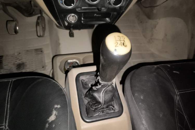 Used Dongfeng Xiaokang C37 2015 1.5L Luxury Version II DK15-06 Gear Lever