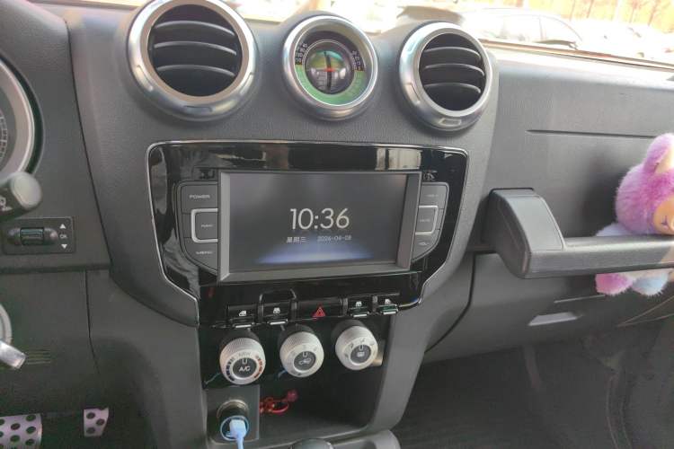 Used BAIC Off-Road BJ40 2016 40L 2.3T Automatic All-Wheel Drive Premium Edition Audio And AC Panel