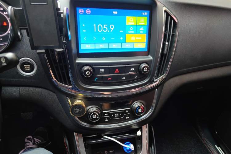 Used Baojun 560 2015 1.8L manual luxury version
