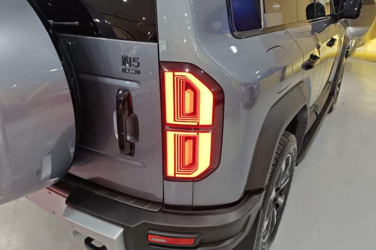 Used Formula Leopard Leopard 5 2023 Navigator Edition