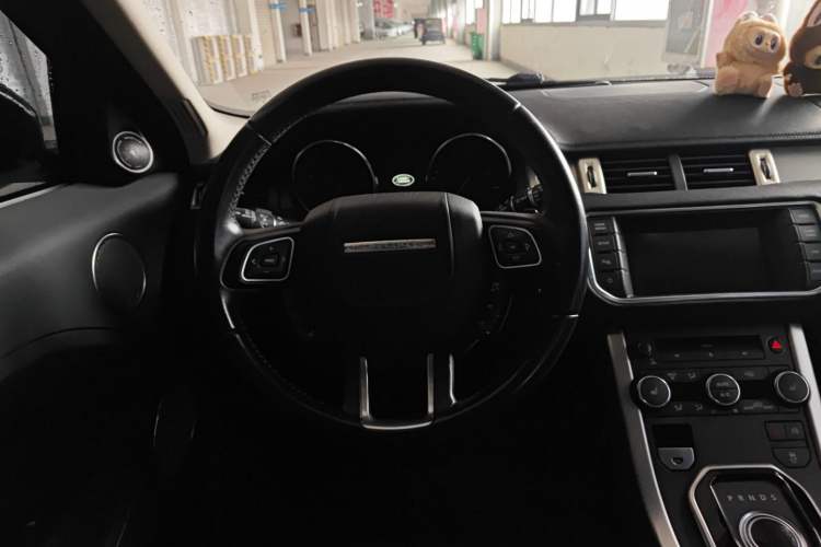Used Land Rover Range Evoque 2015 2.0T Five-Door Zhiyao Edition Steering Wheel