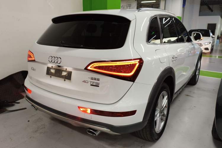 Used Audi Q5 2017 Plus 40 TFSI Technology Model Rear Right 45 Deg
