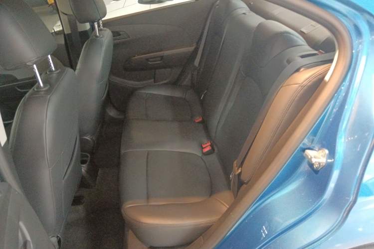 Used Chevrolet Aveo Sonic 2014 Sedan 1.4SL AT Fashion Edition
