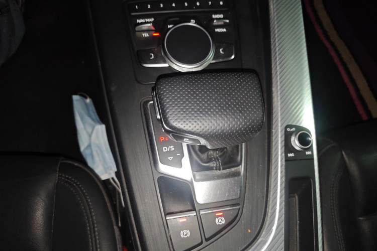 Used Audi A4L 2017 40 TFSI Fashion Model Gear Lever