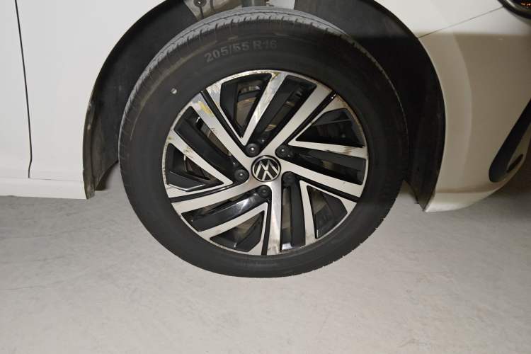 Used Volkswagen Lavida 2023 1.5L Automatic Starry Sky 5 Million Edition Right Front Wheel Hub