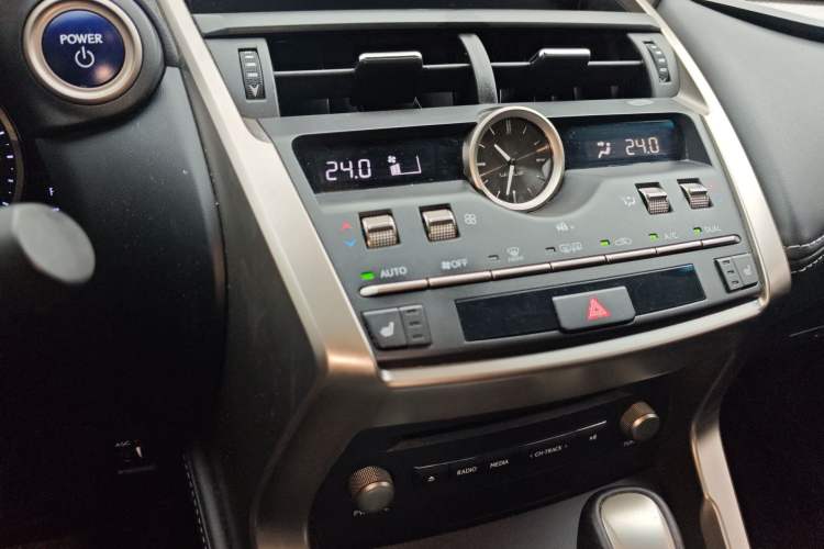 Used Lexus NX 2018 300h Front-Wheel-Drive FENGSHANG Version China V Emission Standard Audio And AC Panel