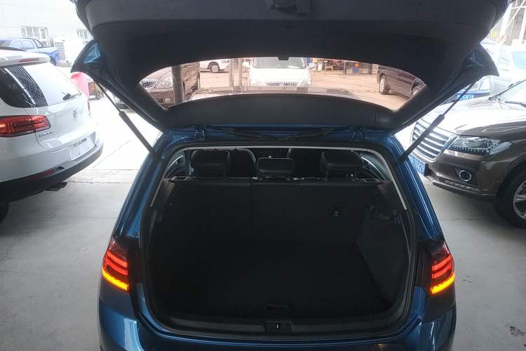 Used Volkswagen Golf 2018 1.6L Automatic Comfort Model Trunk