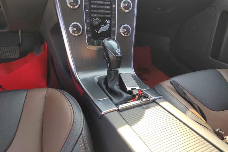 Used Volvo XC60 2016 T5 AWD Zhiyuan Edition Gear Lever