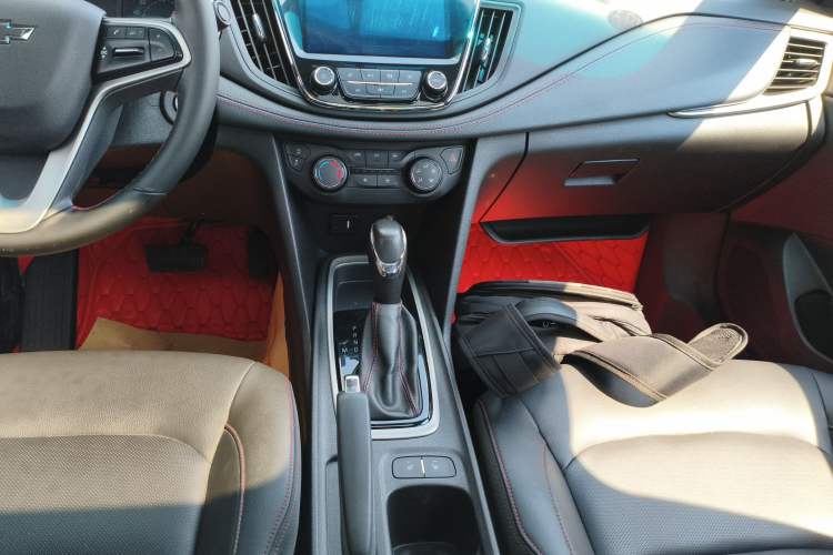 Used Chevrolet Monza 2020 Light Hybrid RS 330T Automatic Thrill Edition Gear Lever