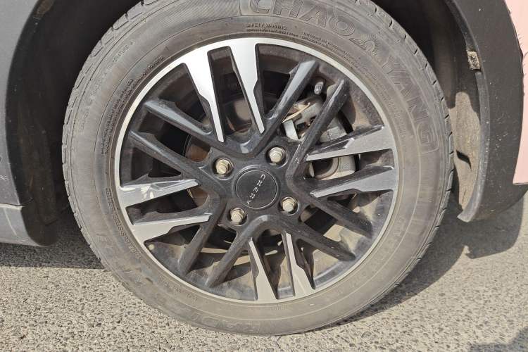 Used Chery QQ Little Ant 2022 Sweet Pink Edition Half-Sugar Version Lithium Iron Phosphate 29.2 kWh 30 kW 301 km Right Front Wheel Hub