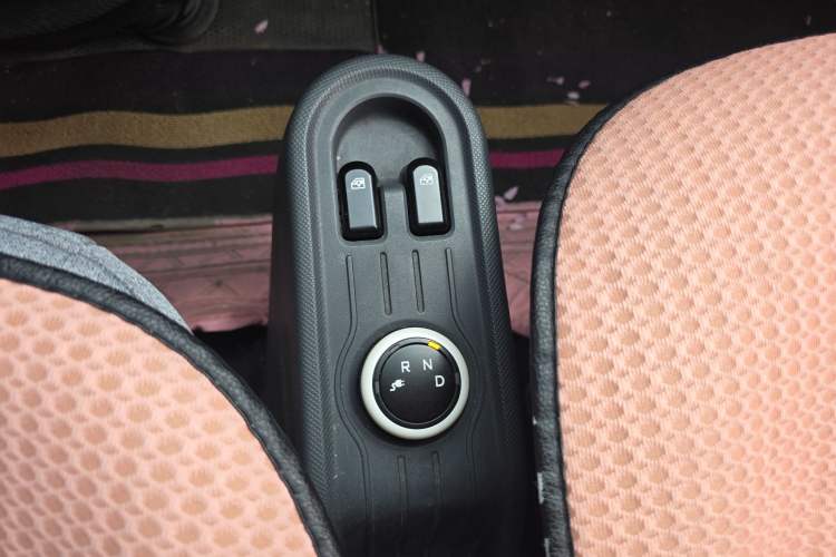 Used Wuling Hongguang MINIEV 2022 Macaron Premium Model – Lithium Iron Phosphate Gear Lever