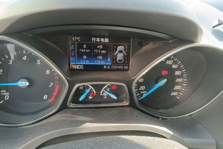 Used Ford Kuga 2015 2.0L GTDi Four-Wheel Drive Prestige Model Odometer Close Up