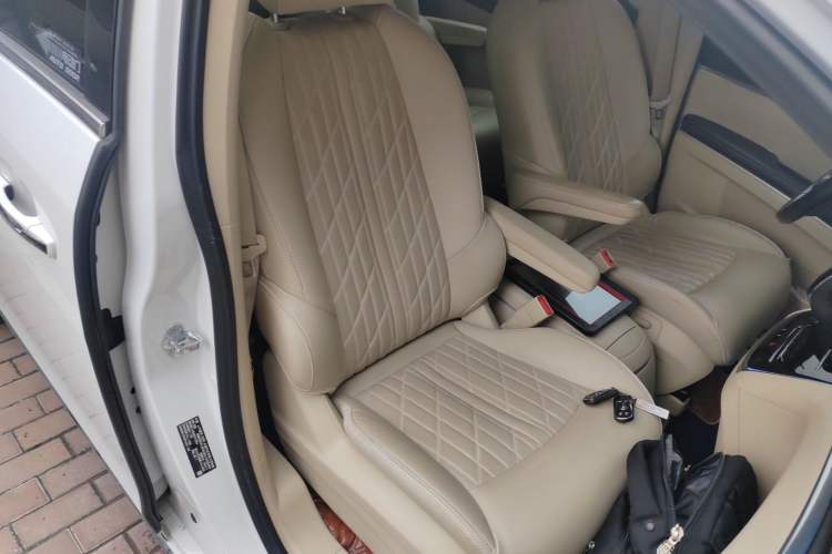 Used Buick GL8 2023 Land Executive Class Deluxe Model