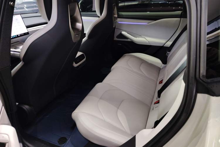 Used Xiaomi Auto SU7 2024 Rear-Drive Ultra-Long Range Advanced Pro-Level Intelligent Driving Version Left Rear Seat