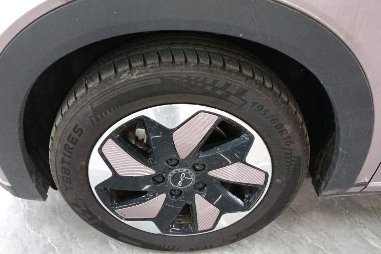 Used BYD Dolphin 2024 Honor Edition 420km Fashion Version Left Front Wheel Hub