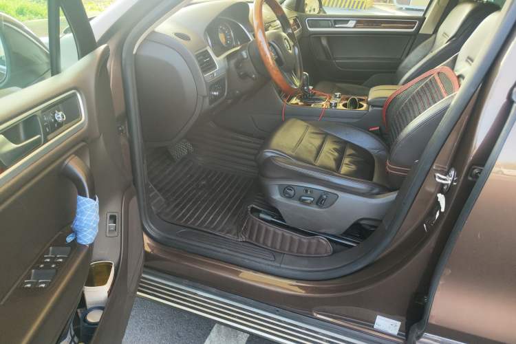 Used Volkswagen Touareg 2011 3.0 TSI High-End Version Driver Seat