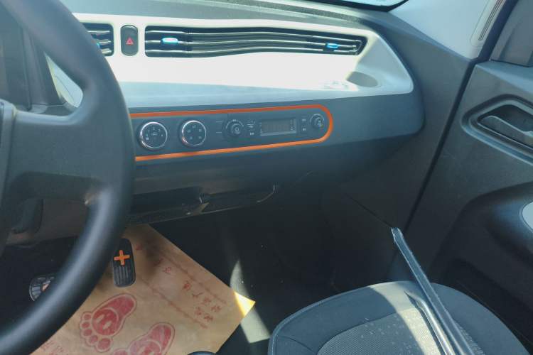 Used Wuling Hongguang MINIEV 2020 Freedom Version Lithium Iron Phosphate Audio And AC Panel