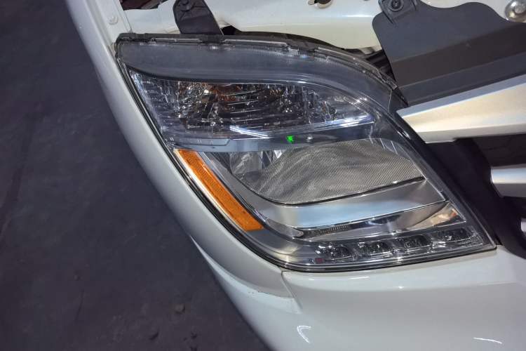 Used SAIC MAXUS Xintu V80 2025 Value Edition Aoyuntong 2.0T AMT Short Wheelbase Ultra-Low Roof 127 Ps 5/6 Seats
