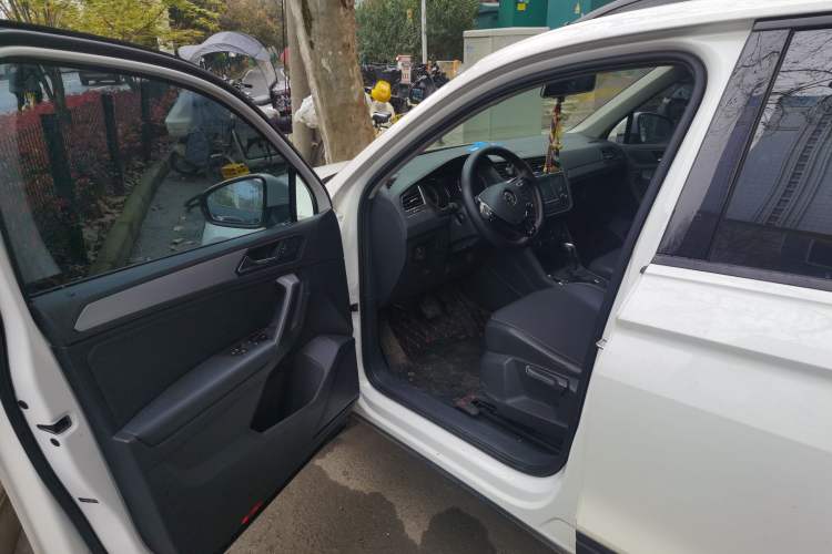 Used Volkswagen Tiguan L 2018 330TSI Automatic Two-Wheel Drive Luxury Edition Driver Seat