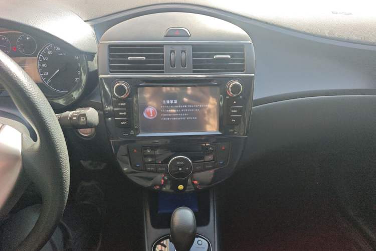 Used Nissan Tiida 2011 1.6L CVT Smart Version