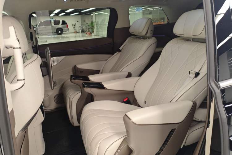 Used Denza D9 2022 DM-i 970 Four-Wheel Drive Flagship Model