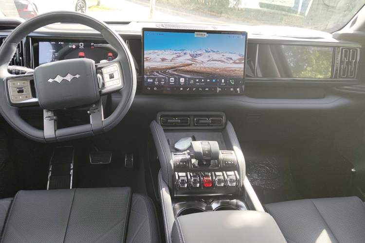 Used Formula Leopard 5 2025 Cloud Ride Laser-based Kunpeng Intelligent Driving Edition Center Console