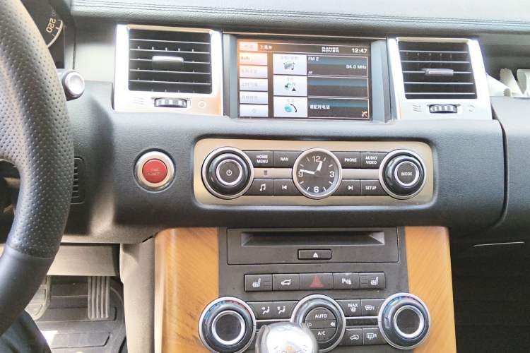 Used Land Rover Range Sport 2013 3.0 TDV6 Diesel Edition Audio And AC Panel