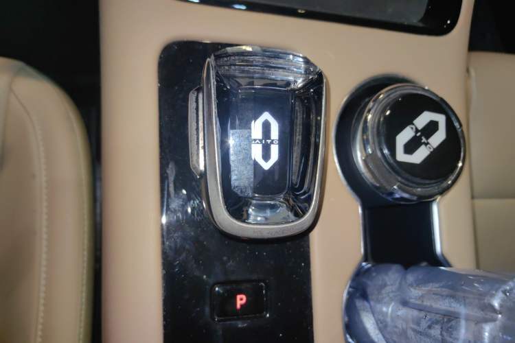 Used Hima AITO M5 2022 Pure Electric Rear-Drive Standard Edition Gear Lever