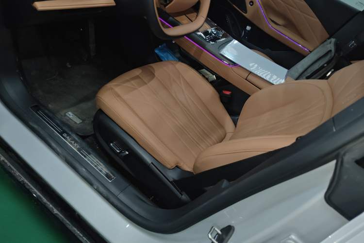 Used Geely Galaxy Galaxy 8 2025 130km EM-i Deluxe Edition
