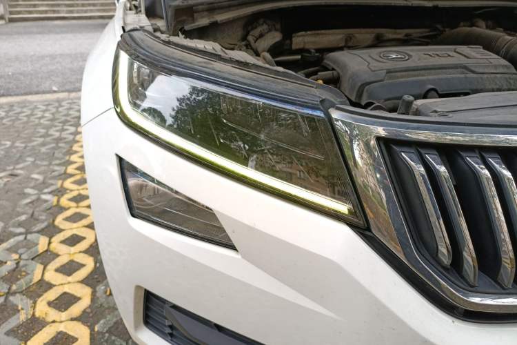 Used Skoda Kodiaq 2018 TSI330 7-Seater Two-Wheel-Drive Luxury Enjoyment Edition Right Front Headlight