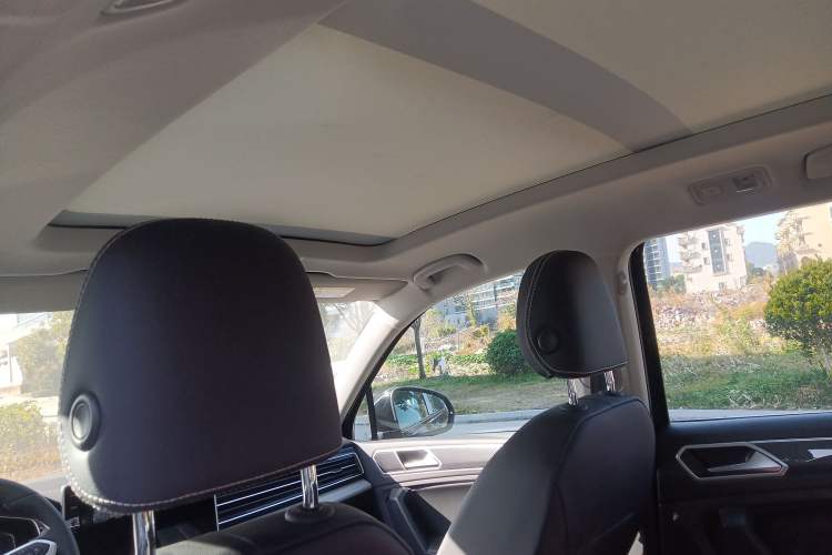 Used Volkswagen Tiguan L 2025 Model Outstanding Version 330TSI Automatic Two-Wheel Drive R-Line Longyao Edition