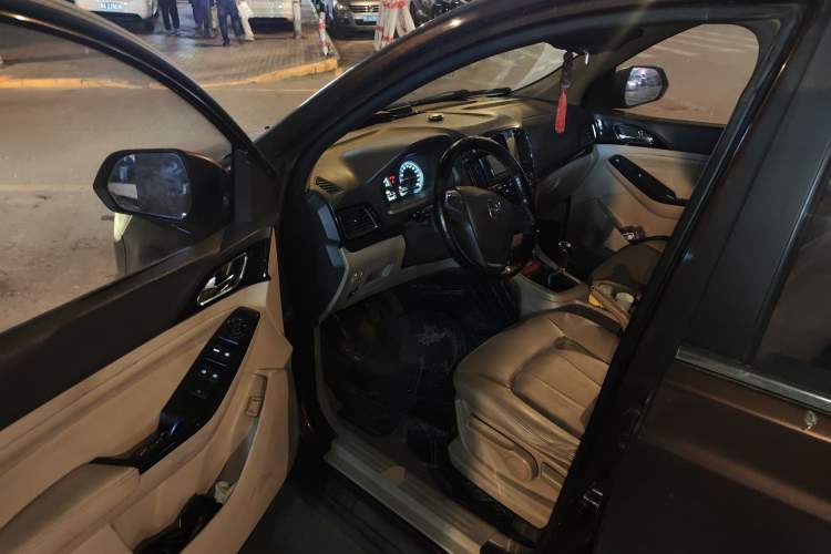 Used Baojun 730 2015 1.8L Manual Comfort ESP Version 7-seater