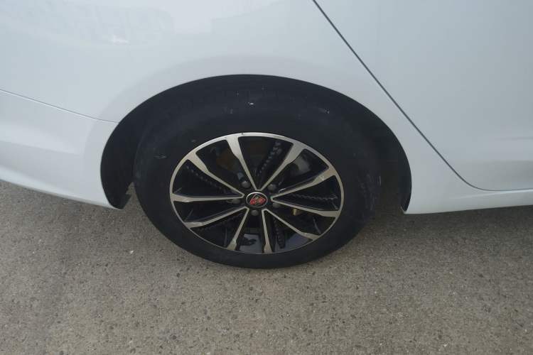 Used Roewe i5 2020 1.5L Manual 4G Connect Leehao Flagship Edition Right Rear Wheel Hub