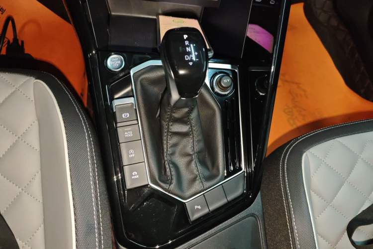 Used Volkswagen Tayron 2023 330TSI Two-Wheel-Drive Luxury Plus Advanced Version Gear Lever